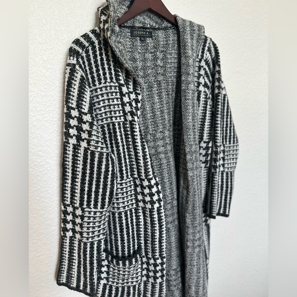 Chic Black and White Open-Front Cardigan Sweater - Picture 2 of 5